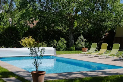 Image de Dupré la Tour Piscine et Paysage