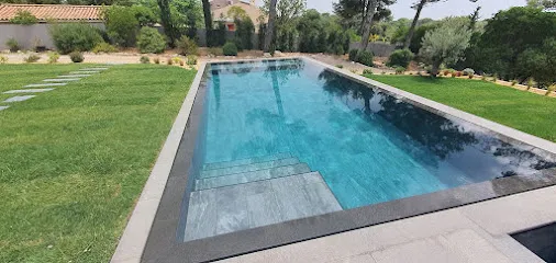 Image de Nuances de bleu constructeur de piscine béton monobloc, rénovation et entretien piscine