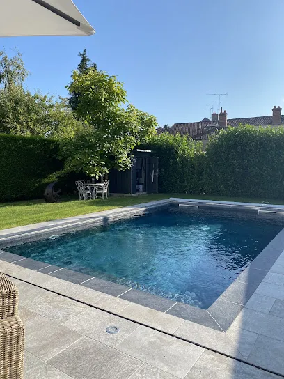 Image de Piscine JFM CONCEPT en Essonne Concessionnaire CARRÉ BLEU